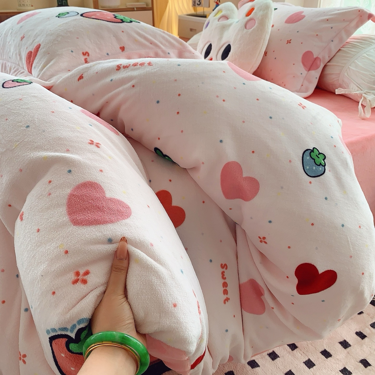 91家纺网 家纺一手货源 找家纺 （总）奈萝家纺 2025新款加厚小清新印花牛奶绒三件套四件套