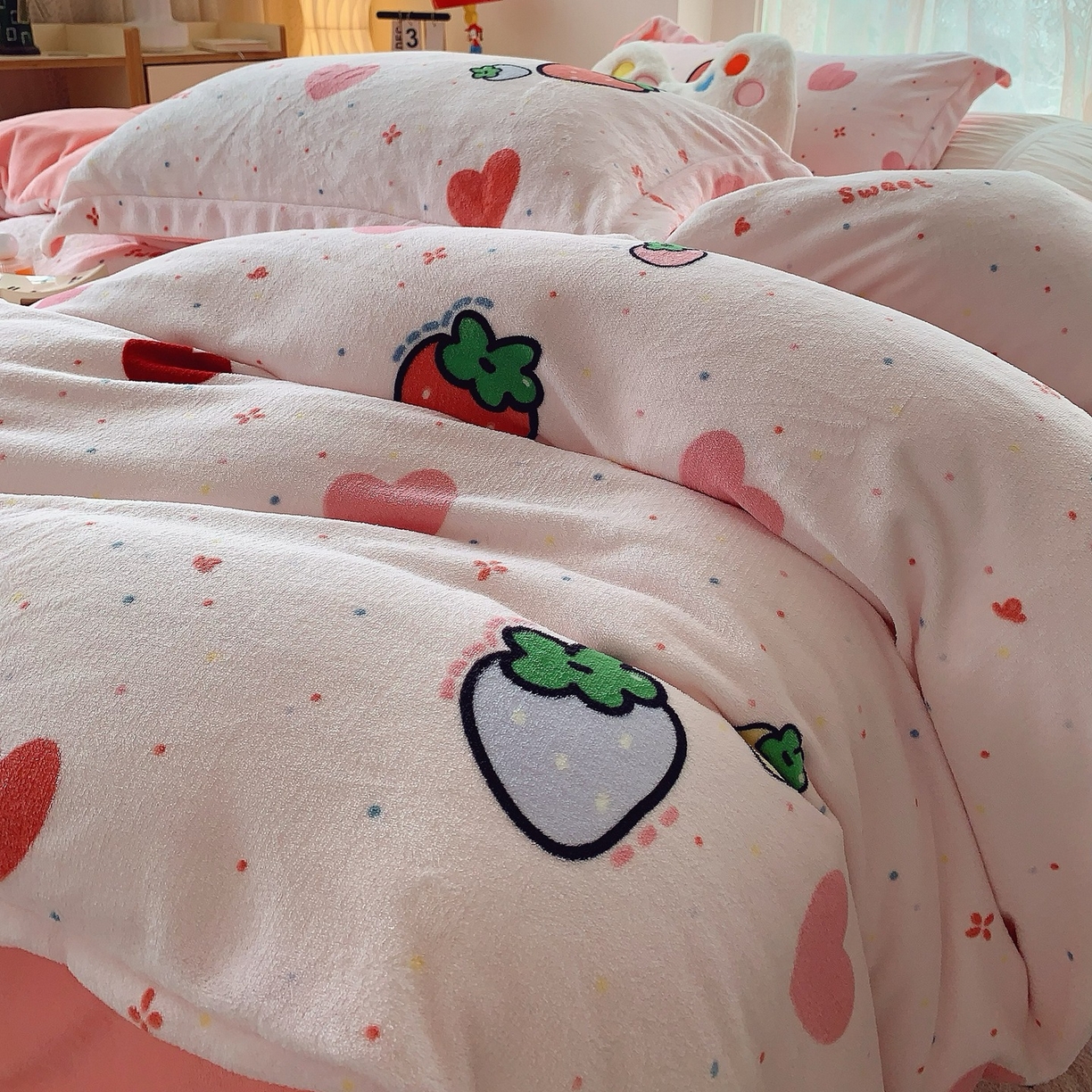 91家纺网 家纺一手货源 找家纺 （总）奈萝家纺 2025新款加厚小清新印花牛奶绒三件套四件套