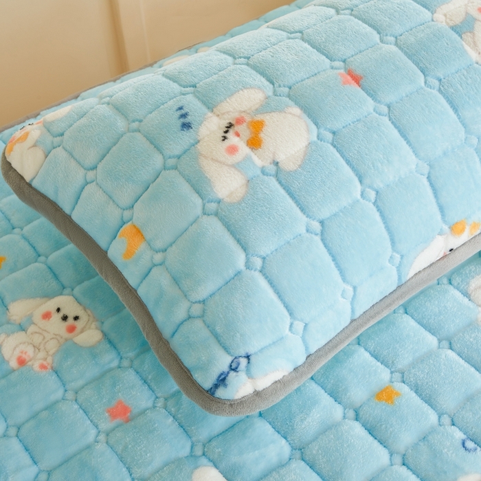 91家纺网 家纺一手货源 找家纺 （总）雅萱家纺 2025新款牛奶绒学生床垫三件套