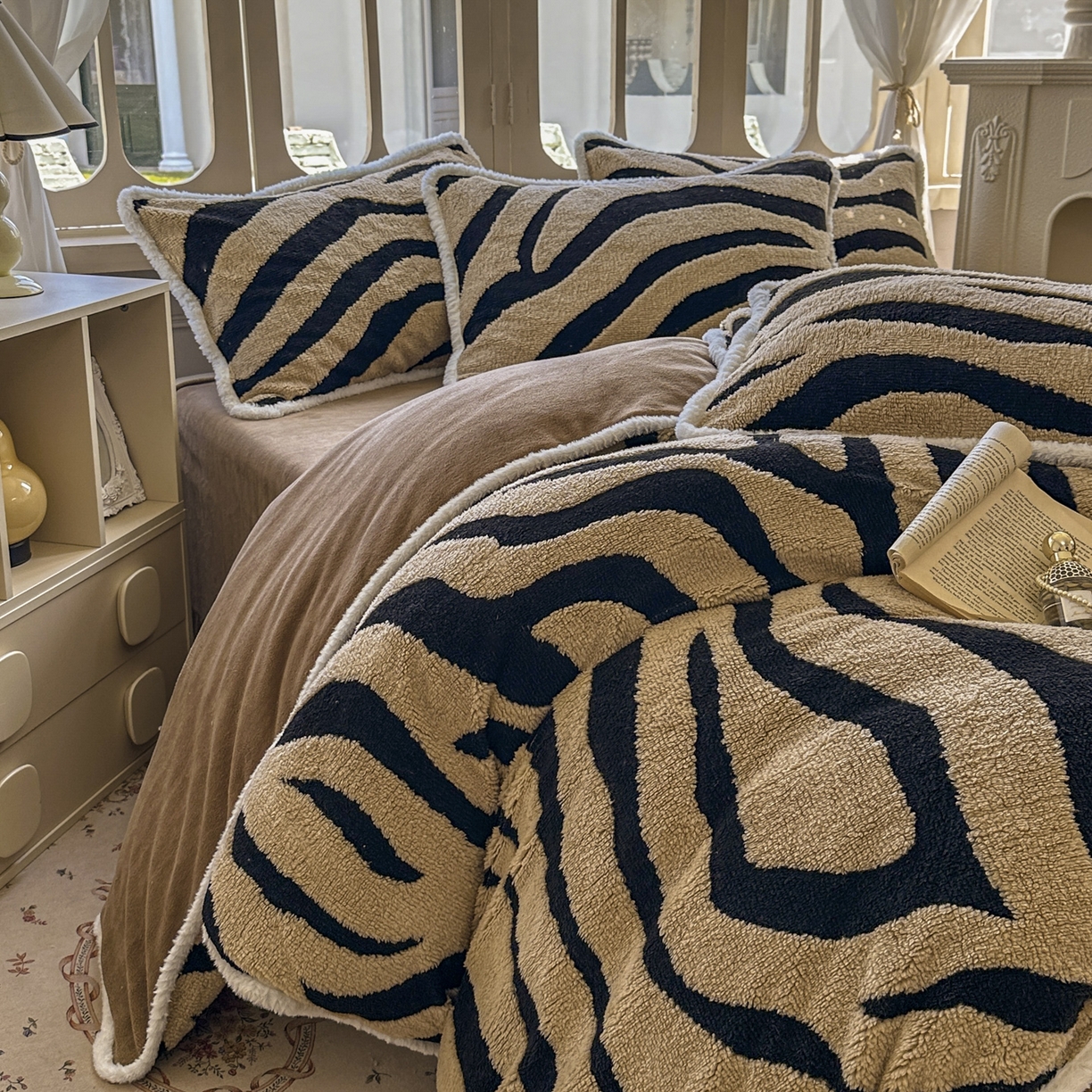 91家纺网 家纺一手货源 找家纺 新印象 2025新款阳离子绒牛奶绒保暖四件套 包边款阳离子绒-斑马纹