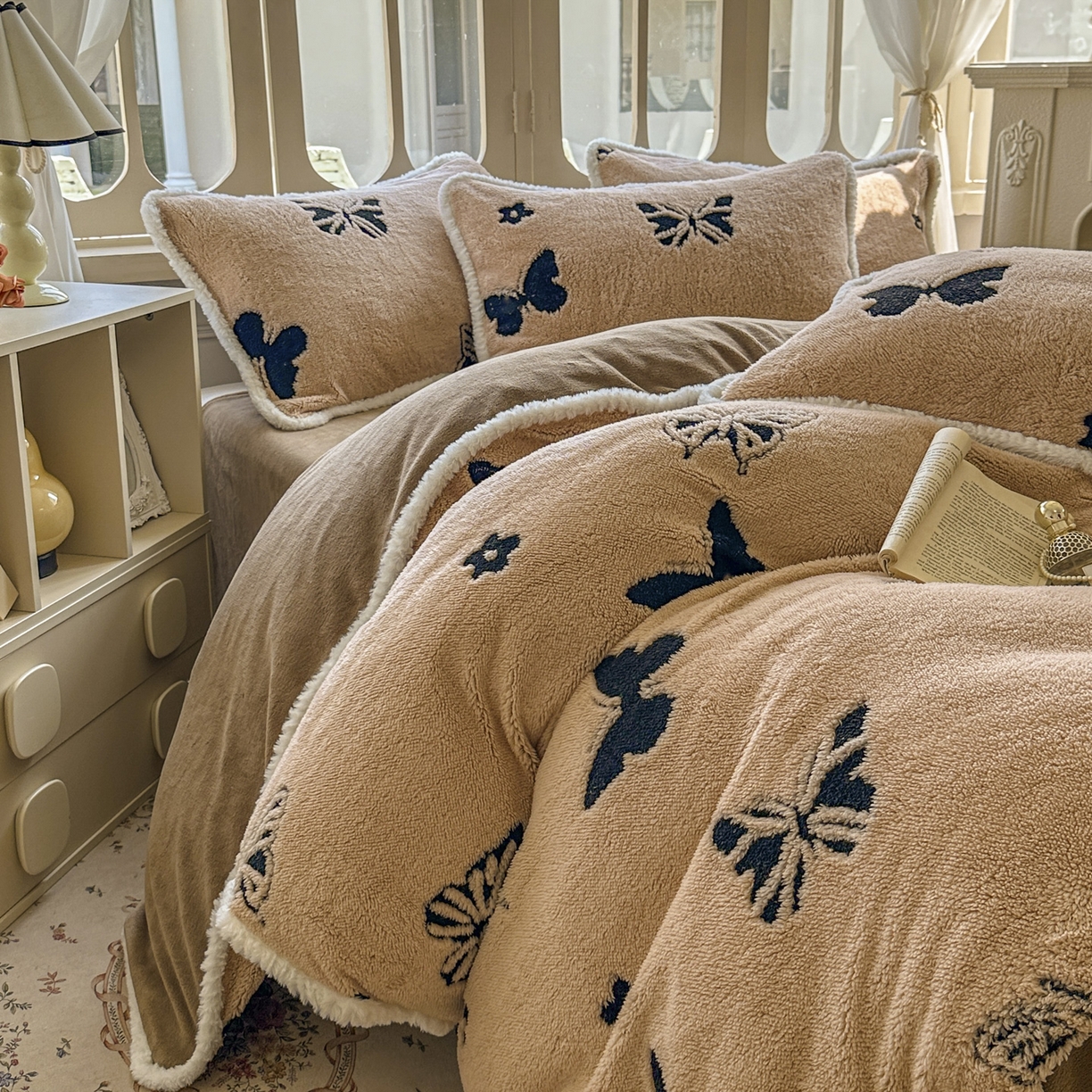 91家纺网 家纺一手货源 找家纺 新印象 2025新款阳离子绒牛奶绒保暖四件套 包边款阳离子绒-蝶季