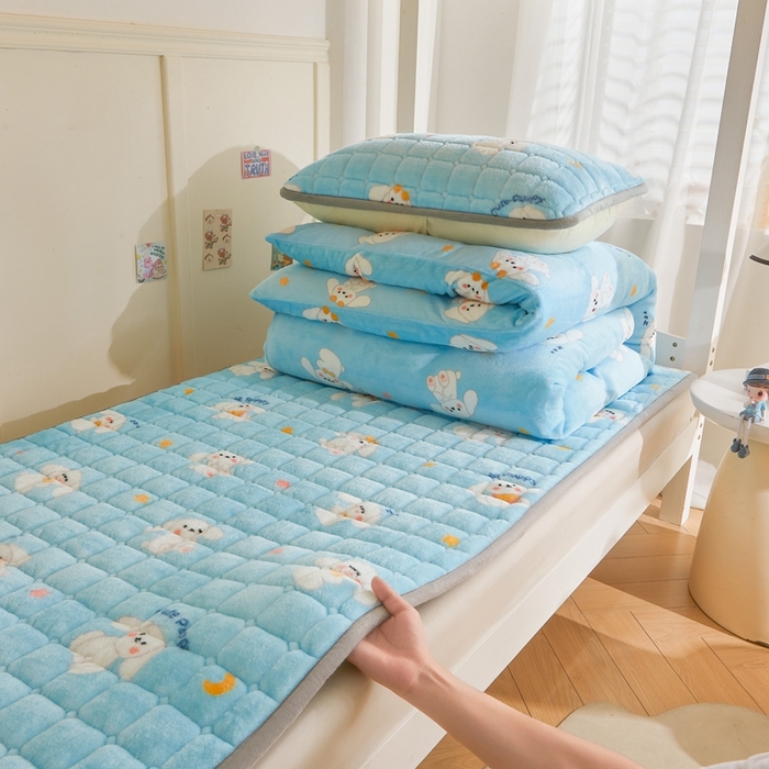 91家纺网 家纺一手货源 找家纺 雅萱家纺 2025新款牛奶绒学生床垫三件套 牛奶绒床垫三件套-大耳狗狗