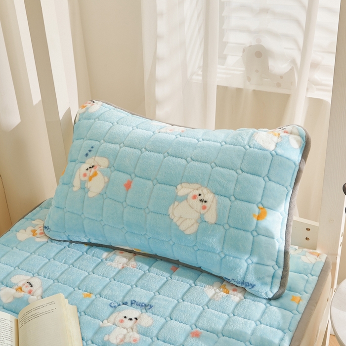 91家纺网 家纺一手货源 找家纺 雅萱家纺 2025新款牛奶绒学生床垫三件套 牛奶绒床垫三件套-大耳狗狗