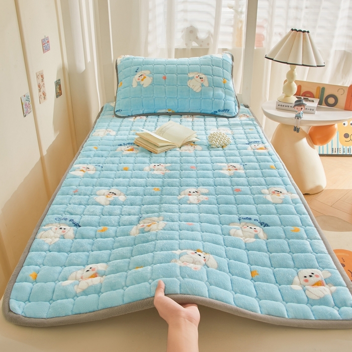 91家纺网 家纺一手货源 找家纺 雅萱家纺 2025新款牛奶绒学生床垫三件套 牛奶绒床垫三件套-大耳狗狗