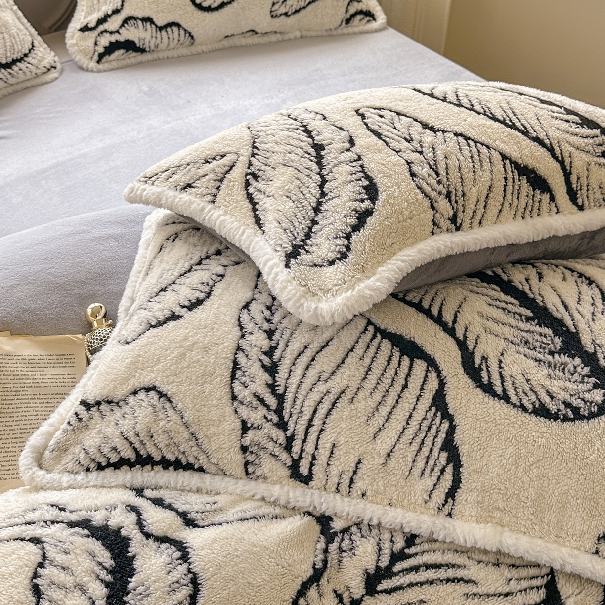 91家纺网 家纺一手货源 找家纺 新印象 2025新款阳离子绒牛奶绒保暖四件套 包边款阳离子绒-樊林米色