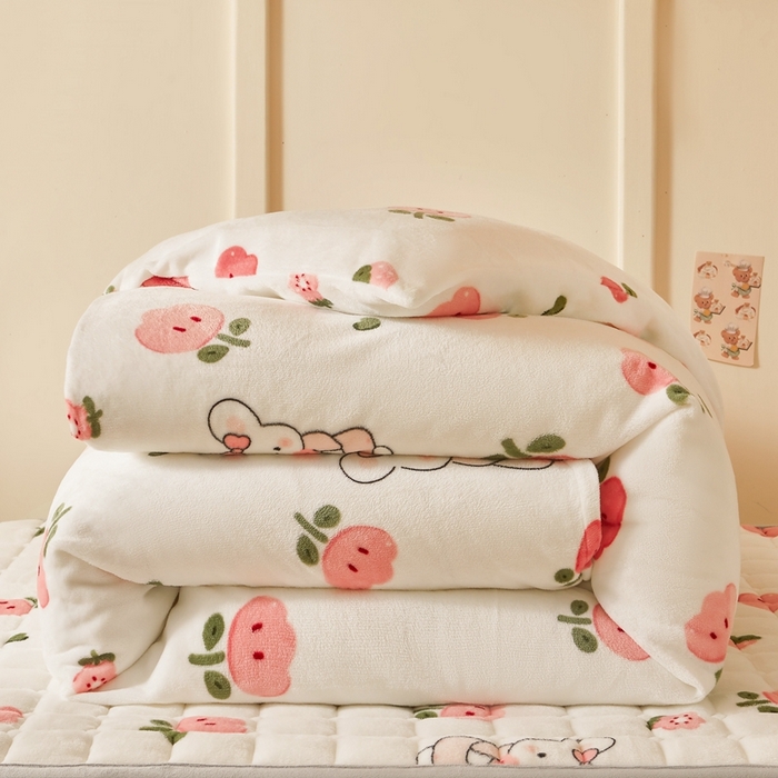 91家纺网 家纺一手货源 找家纺 雅萱家纺 2025新款牛奶绒学生床垫三件套 牛奶绒床垫三件套-花间兔