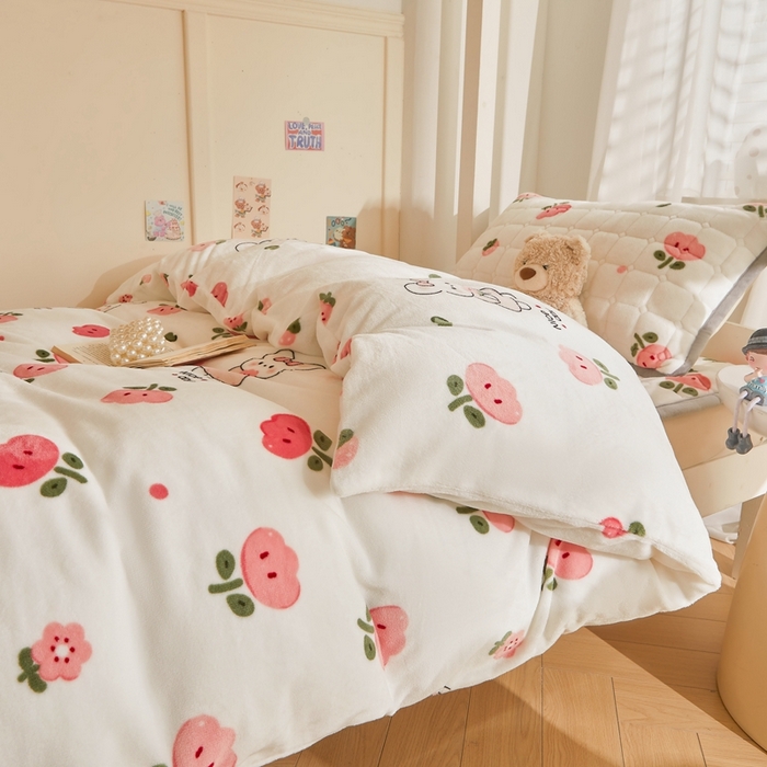 91家纺网 家纺一手货源 找家纺 雅萱家纺 2025新款牛奶绒学生床垫三件套 牛奶绒床垫三件套-花间兔