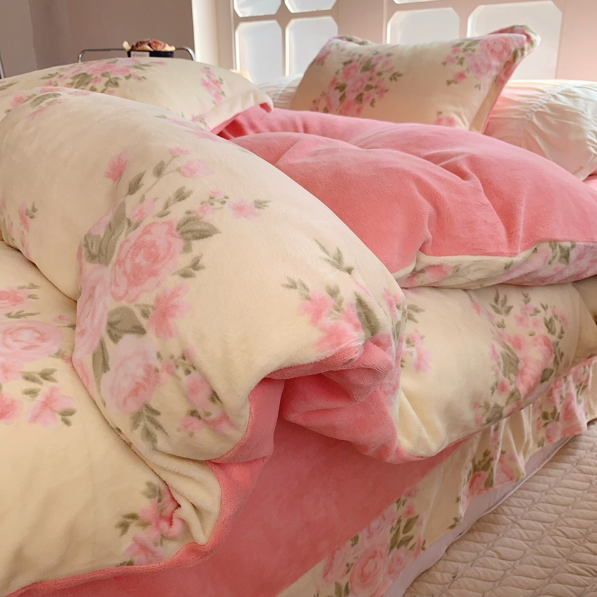 91家纺网 家纺一手货源 找家纺 （总）奈萝家纺 2025新款加厚小清新印花牛奶绒三件套四件套