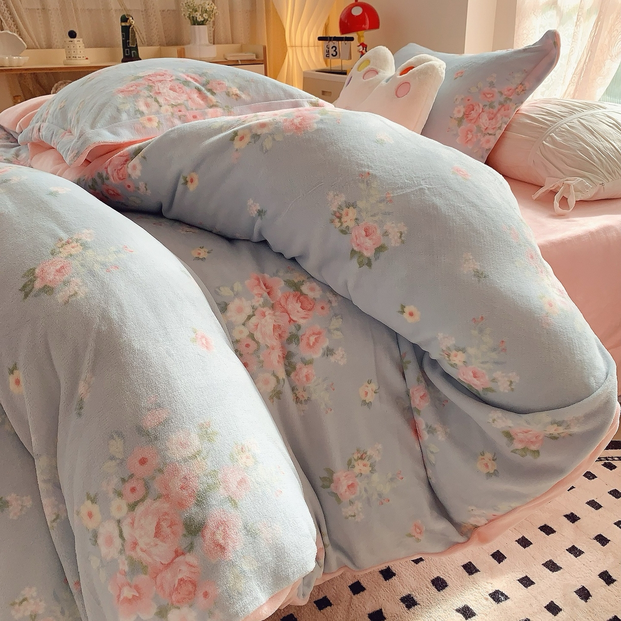 91家纺网 家纺一手货源 找家纺 （总）奈萝家纺 2025新款加厚小清新印花牛奶绒三件套四件套