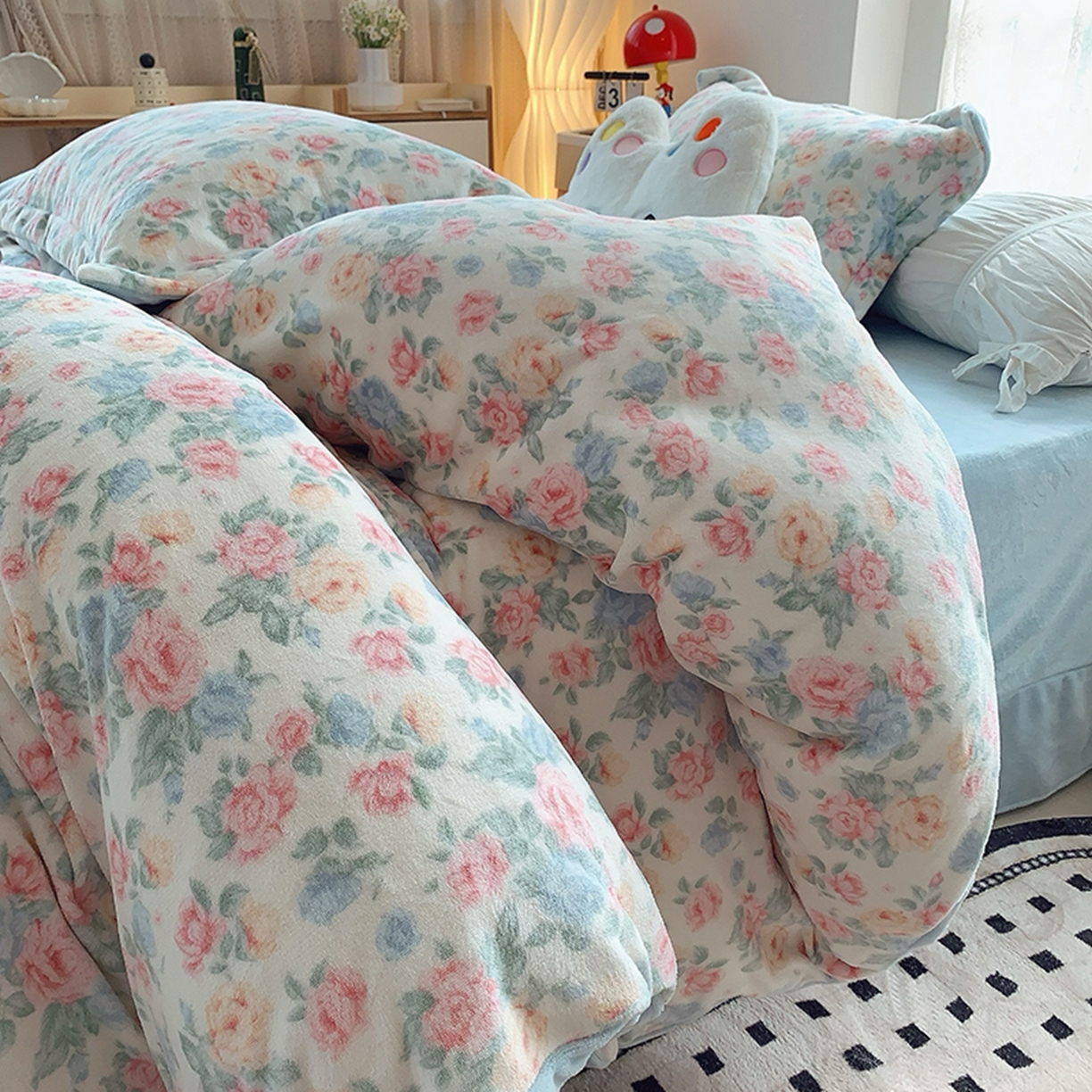 91家纺网 家纺一手货源 找家纺 （总）奈萝家纺 2025新款加厚小清新印花牛奶绒三件套四件套