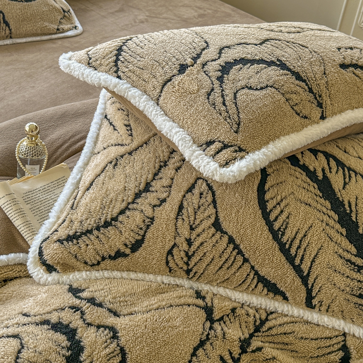 91家纺网 家纺一手货源 找家纺 新印象 2025新款阳离子绒牛奶绒保暖四件套 包边款阳离子绒 -樊林驼