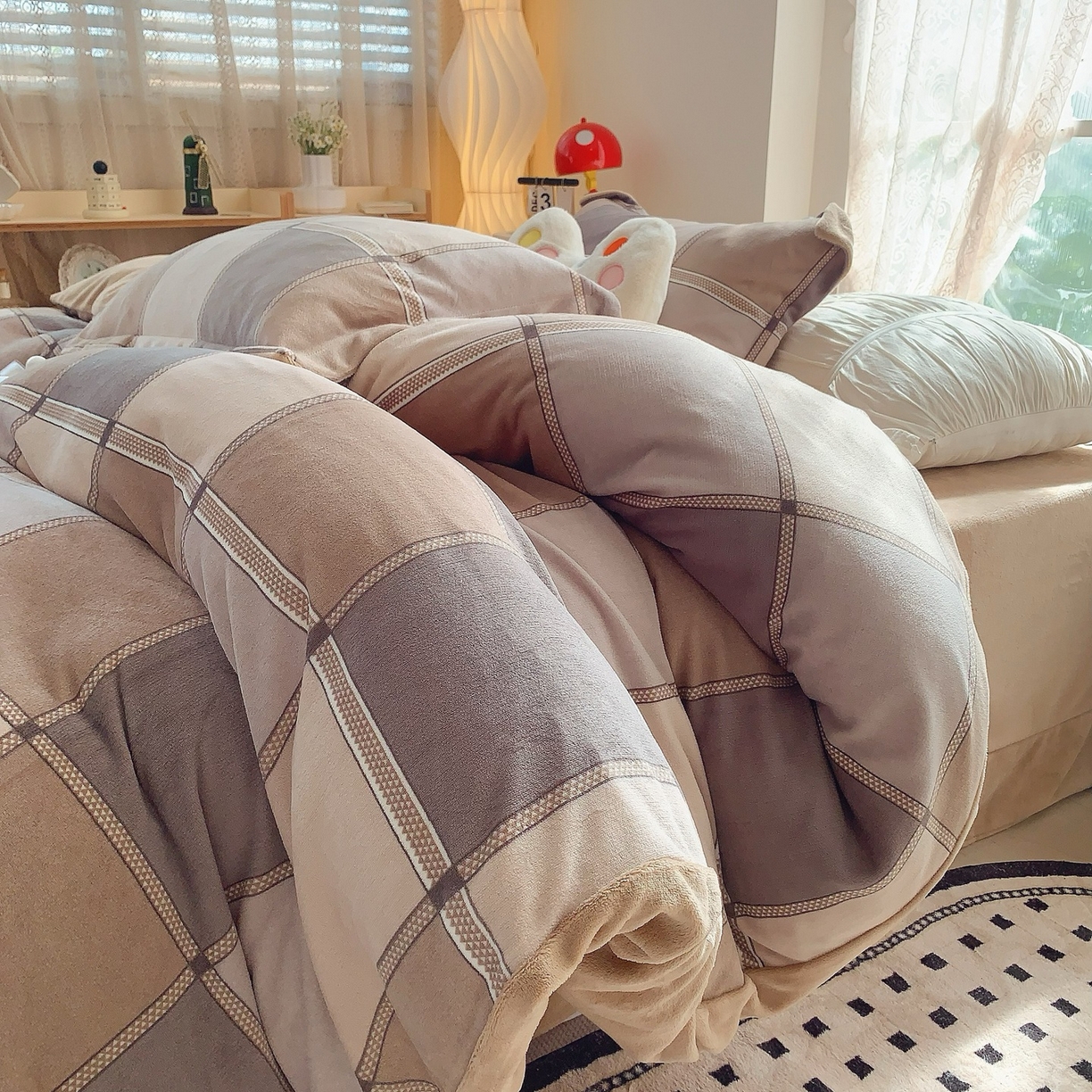 91家纺网 家纺一手货源 找家纺 （总）奈萝家纺 2025新款加厚小清新印花牛奶绒三件套四件套