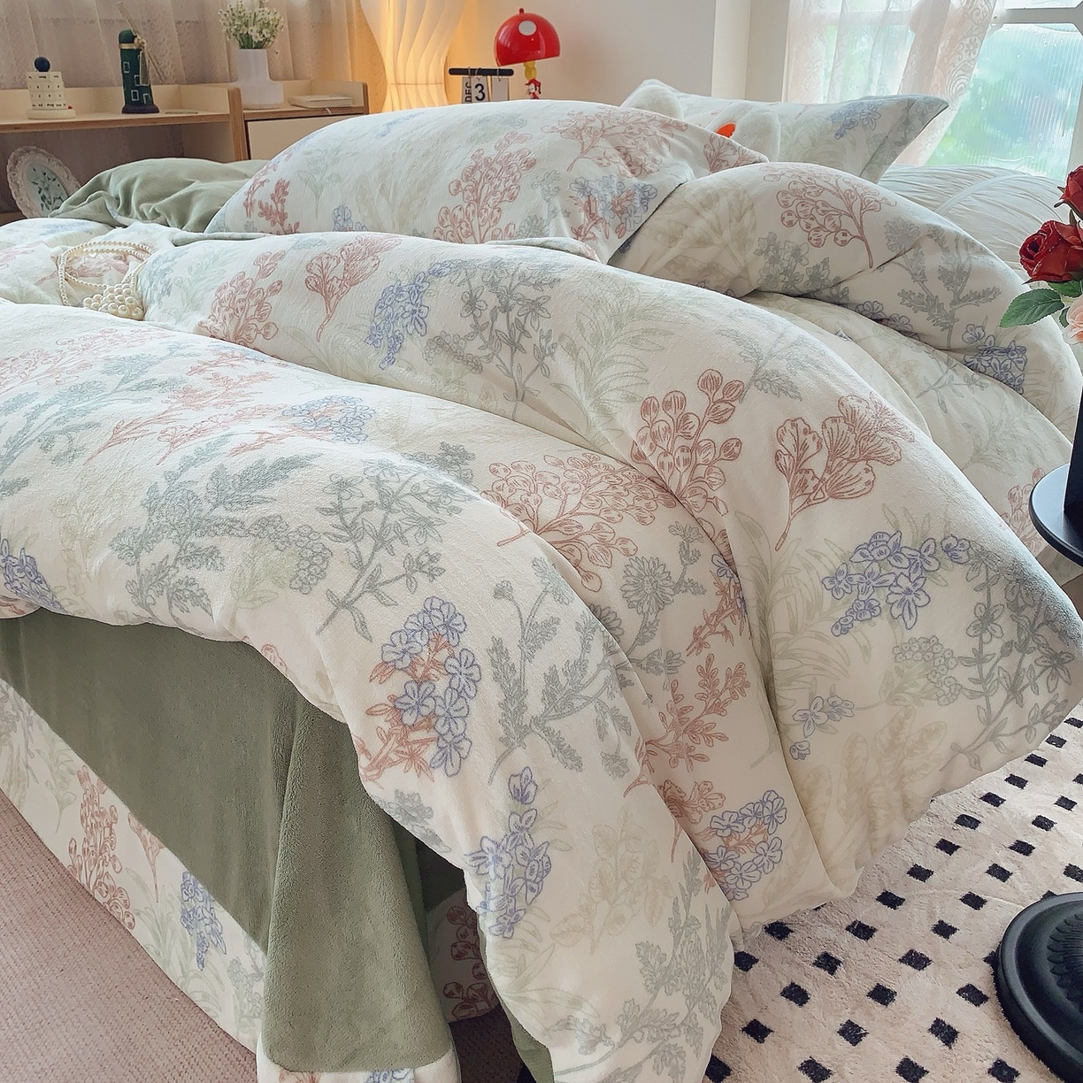 91家纺网 家纺一手货源 找家纺 （总）奈萝家纺 2025新款加厚小清新印花牛奶绒三件套四件套