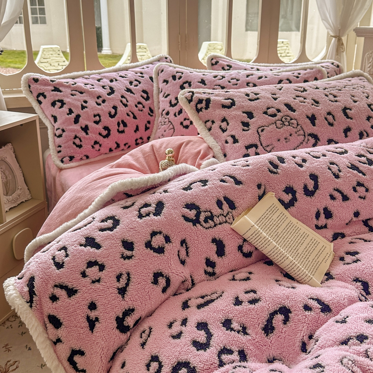 91家纺网 家纺一手货源 找家纺 新印象 2025新款阳离子绒牛奶绒保暖四件套 包边款阳离子绒-斑豹粉