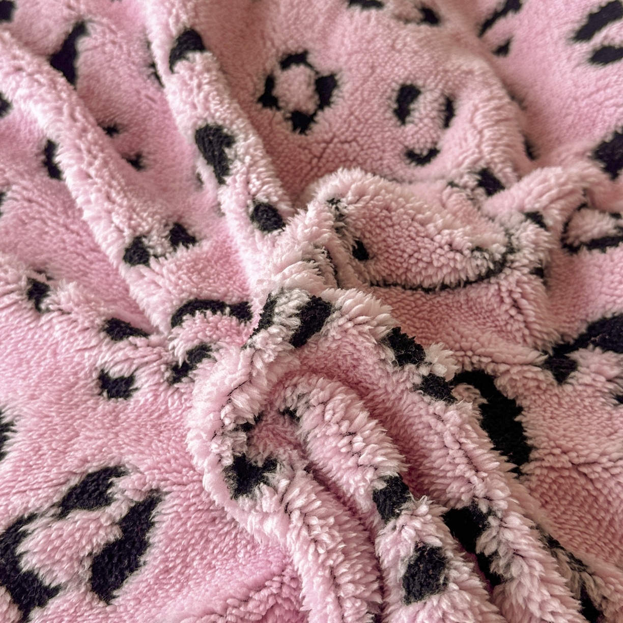 91家纺网 家纺一手货源 找家纺 新印象 2025新款阳离子绒牛奶绒保暖四件套 包边款阳离子绒-斑豹粉