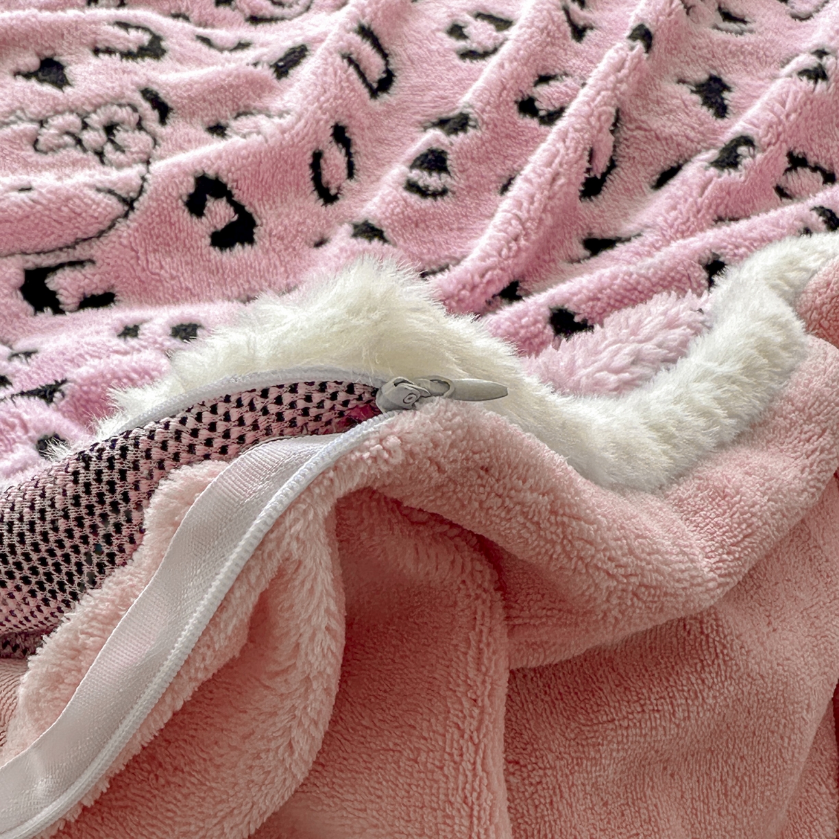 91家纺网 家纺一手货源 找家纺 新印象 2025新款阳离子绒牛奶绒保暖四件套 包边款阳离子绒-斑豹粉