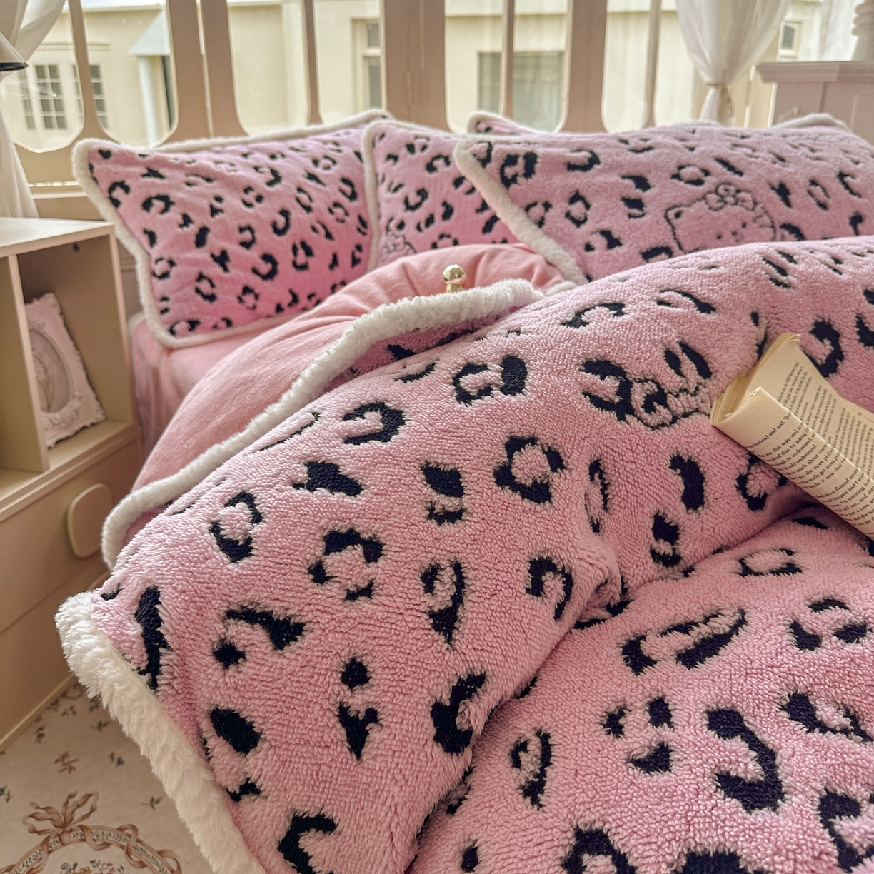 91家纺网 家纺一手货源 找家纺 新印象 2025新款阳离子绒牛奶绒保暖四件套 包边款阳离子绒-斑豹粉