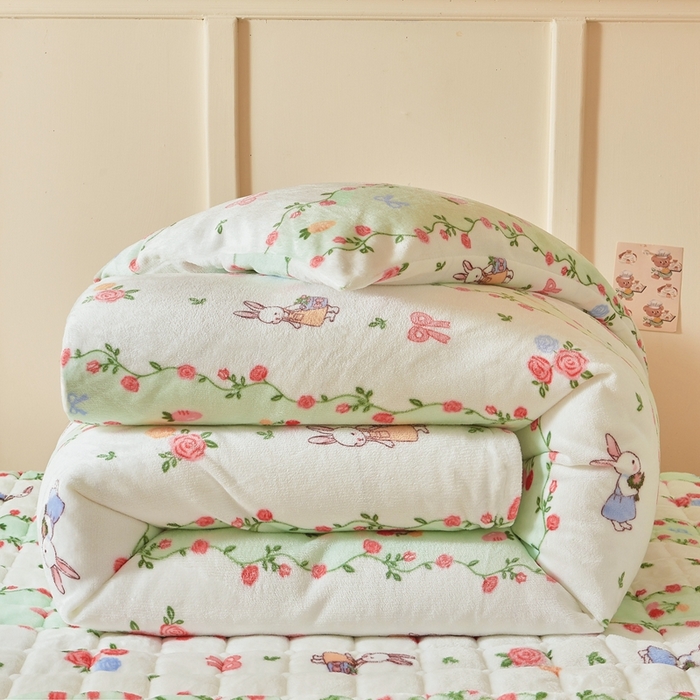 91家纺网 家纺一手货源 找家纺 雅萱家纺 2025新款牛奶绒学生床垫三件套 牛奶绒床垫三件套-花田小兔