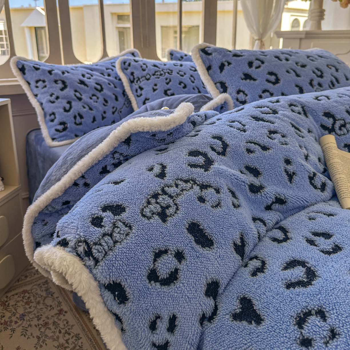 91家纺网 家纺一手货源 找家纺 新印象 2025新款阳离子绒牛奶绒保暖四件套 包边款阳离子绒-斑豹蓝
