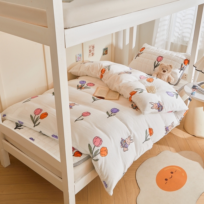 91家纺网 家纺一手货源 找家纺 雅萱家纺 2025新款牛奶绒学生床垫三件套 牛奶绒床垫三件套-花园兔