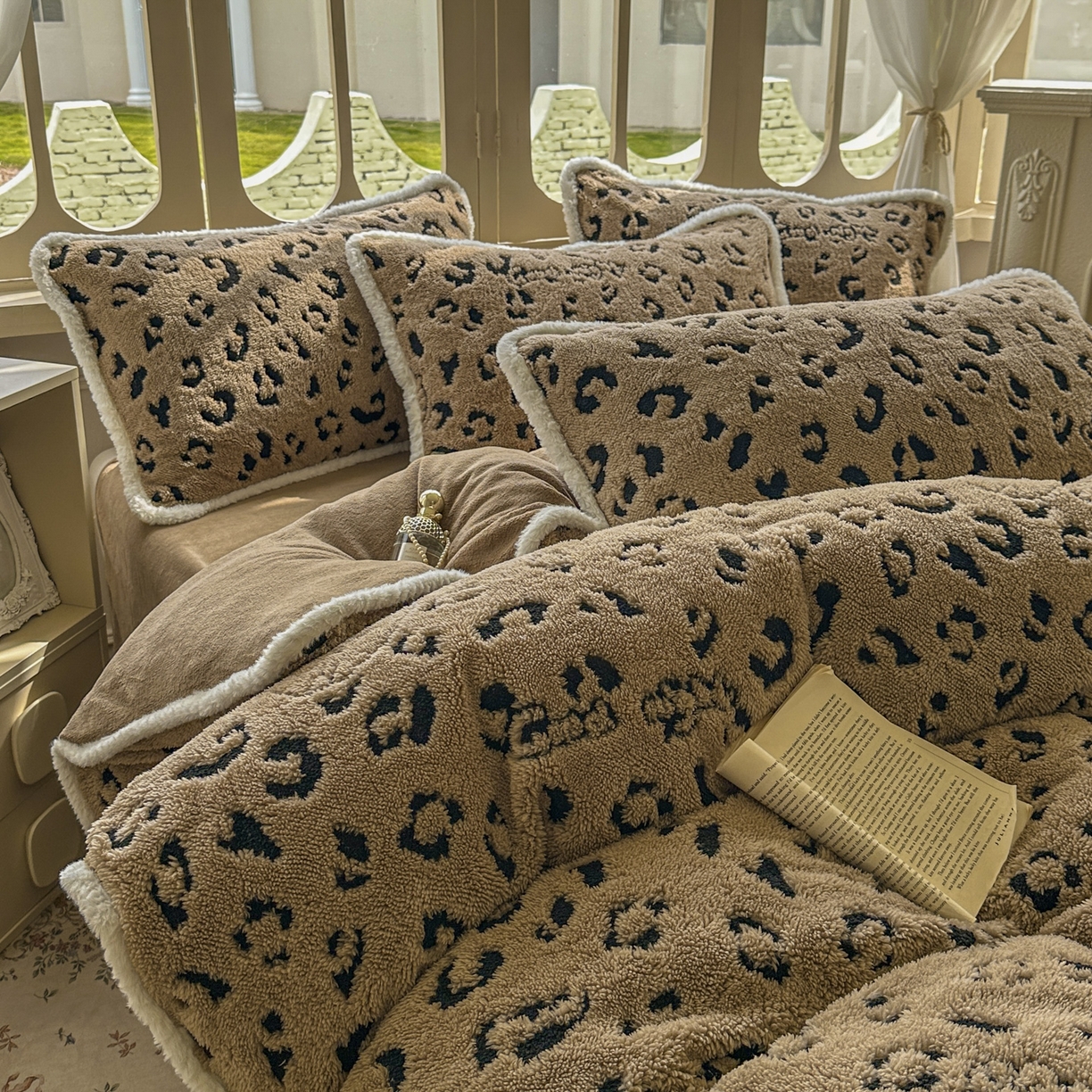 91家纺网 家纺一手货源 找家纺 新印象 2025新款阳离子绒牛奶绒保暖四件套 包边款阳离子绒-斑豹驼