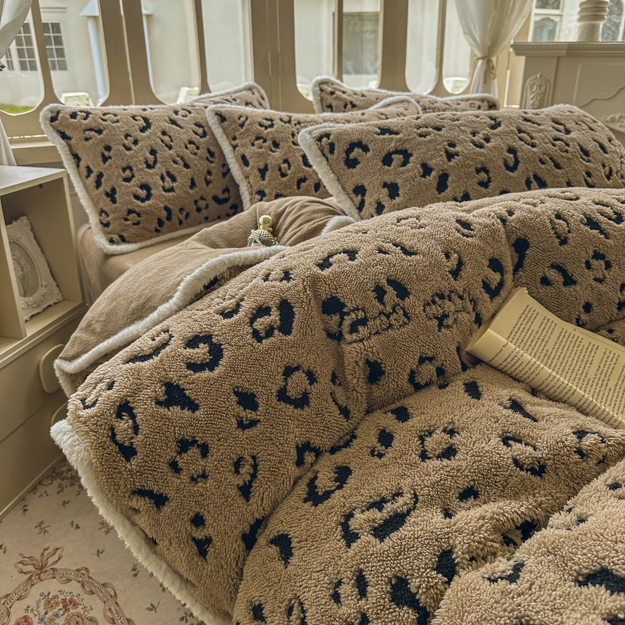 91家纺网 家纺一手货源 找家纺 新印象 2025新款阳离子绒牛奶绒保暖四件套 包边款阳离子绒-斑豹驼