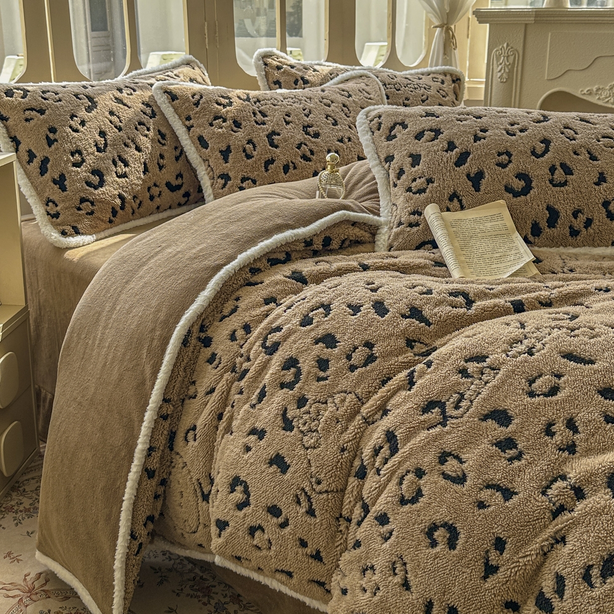 91家纺网 家纺一手货源 找家纺 新印象 2025新款阳离子绒牛奶绒保暖四件套 包边款阳离子绒-斑豹驼