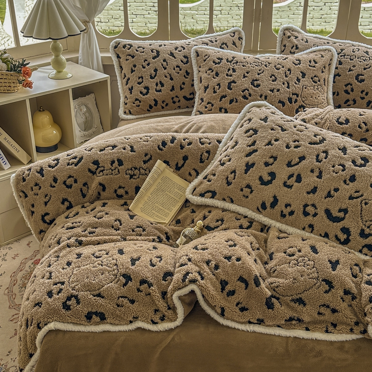 91家纺网 家纺一手货源 找家纺 新印象 2025新款阳离子绒牛奶绒保暖四件套 包边款阳离子绒-斑豹驼