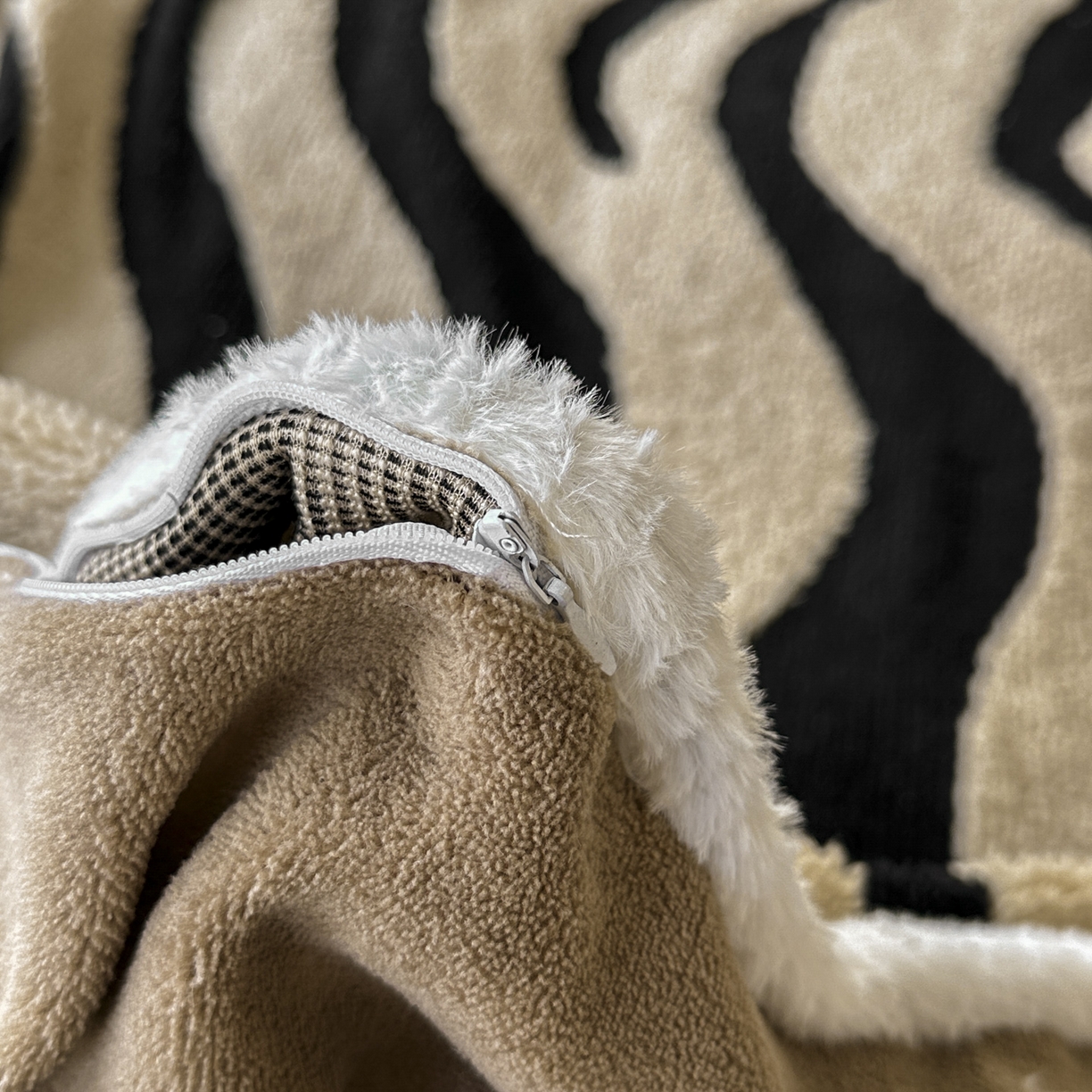 91家纺网 家纺一手货源 找家纺 新印象 2025新款阳离子绒牛奶绒保暖四件套 包边款阳离子绒-斑马纹