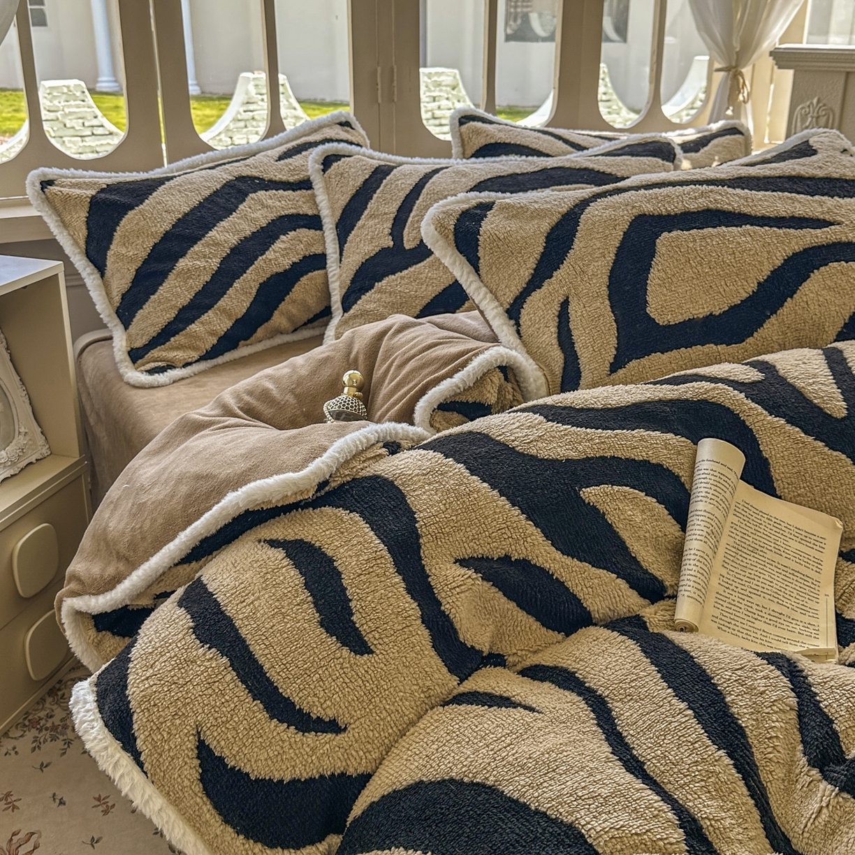 91家纺网 家纺一手货源 找家纺 新印象 2025新款阳离子绒牛奶绒保暖四件套 包边款阳离子绒-斑马纹