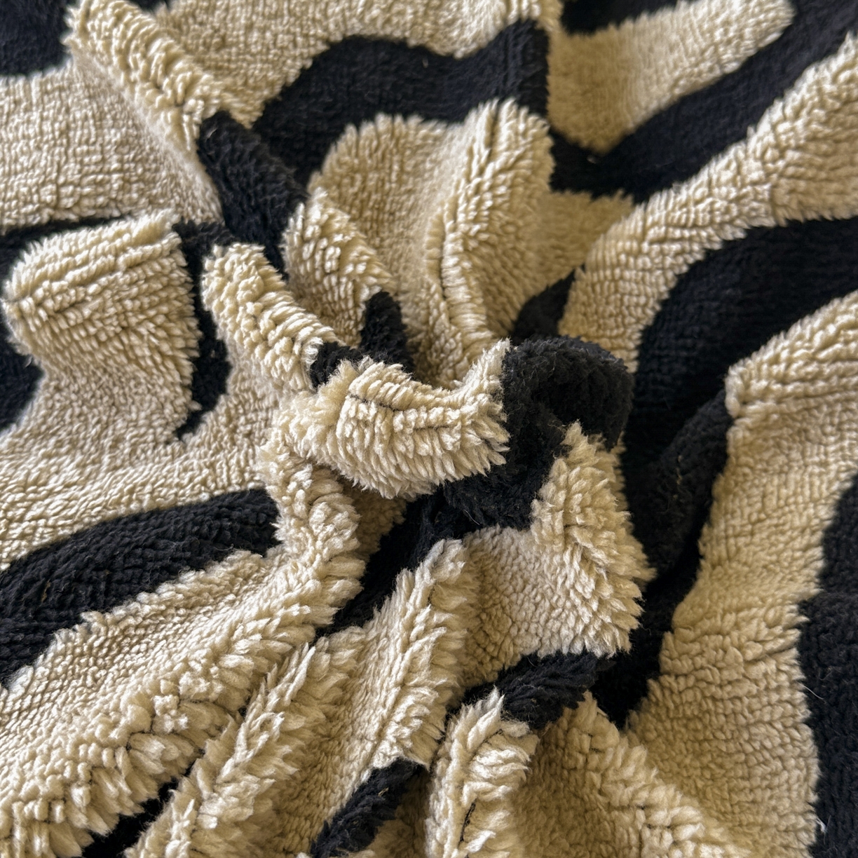 91家纺网 家纺一手货源 找家纺 新印象 2025新款阳离子绒牛奶绒保暖四件套 包边款阳离子绒-斑马纹