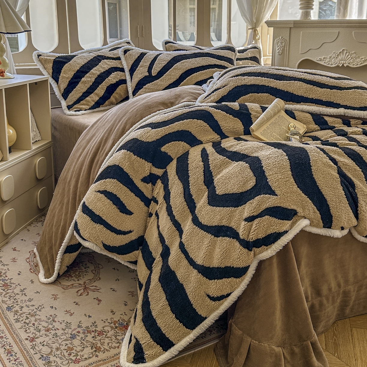 91家纺网 家纺一手货源 找家纺 新印象 2025新款阳离子绒牛奶绒保暖四件套 包边款阳离子绒-斑马纹
