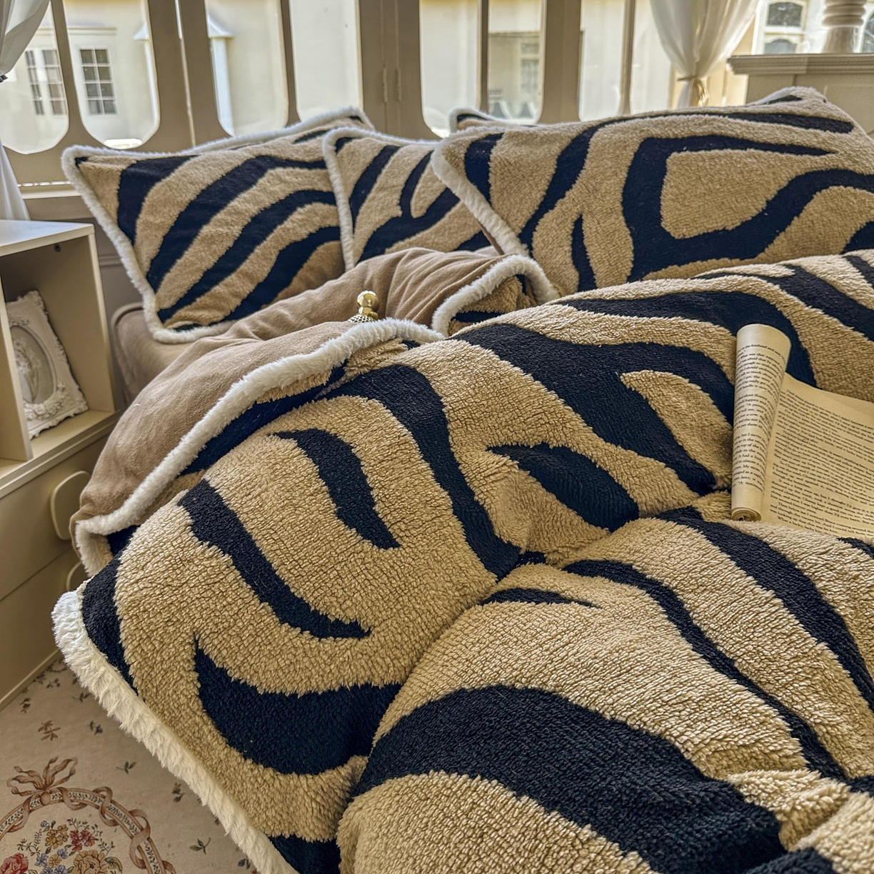 91家纺网 家纺一手货源 找家纺 新印象 2025新款阳离子绒牛奶绒保暖四件套 包边款阳离子绒-斑马纹