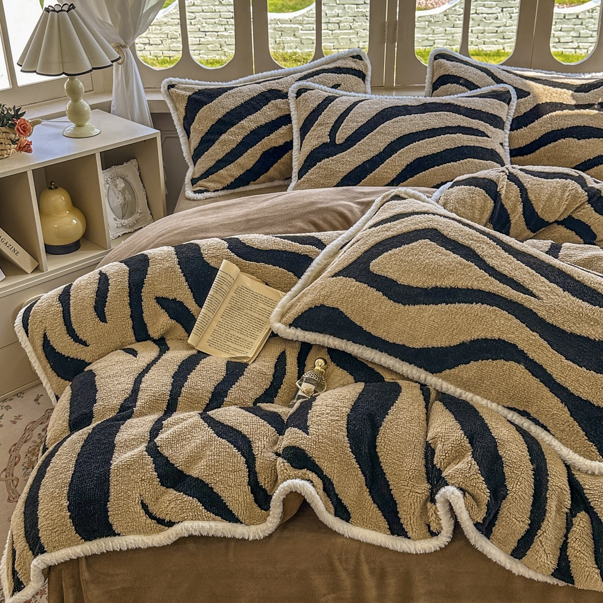 91家纺网 家纺一手货源 找家纺 新印象 2025新款阳离子绒牛奶绒保暖四件套 包边款阳离子绒-斑马纹