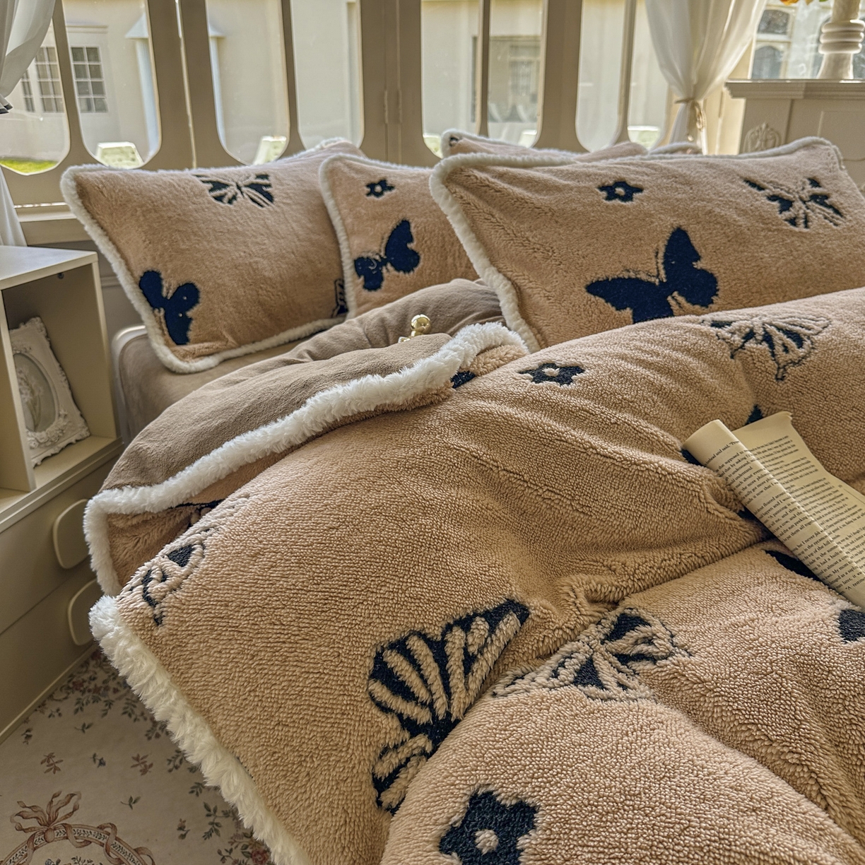 91家纺网 家纺一手货源 找家纺 新印象 2025新款阳离子绒牛奶绒保暖四件套 包边款阳离子绒-蝶季