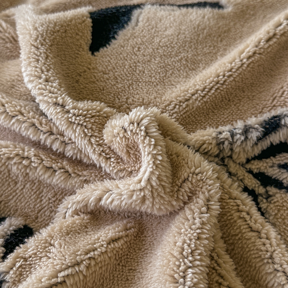 91家纺网 家纺一手货源 找家纺 新印象 2025新款阳离子绒牛奶绒保暖四件套 包边款阳离子绒-蝶季