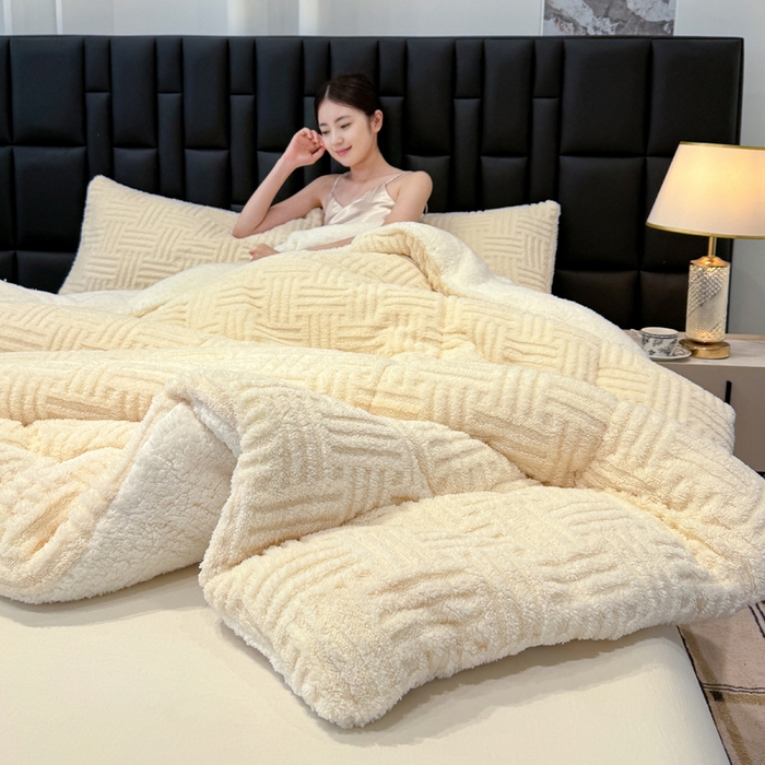 91家纺网 家纺一手货源 找家纺 蓝冰家纺 2025新款塔芙绒提花冬被被子被芯 米白色