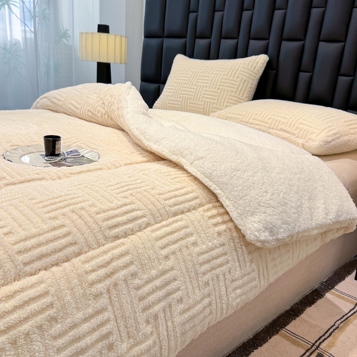 91家纺网 家纺一手货源 找家纺 蓝冰家纺 2025新款塔芙绒提花冬被被子被芯 米白色