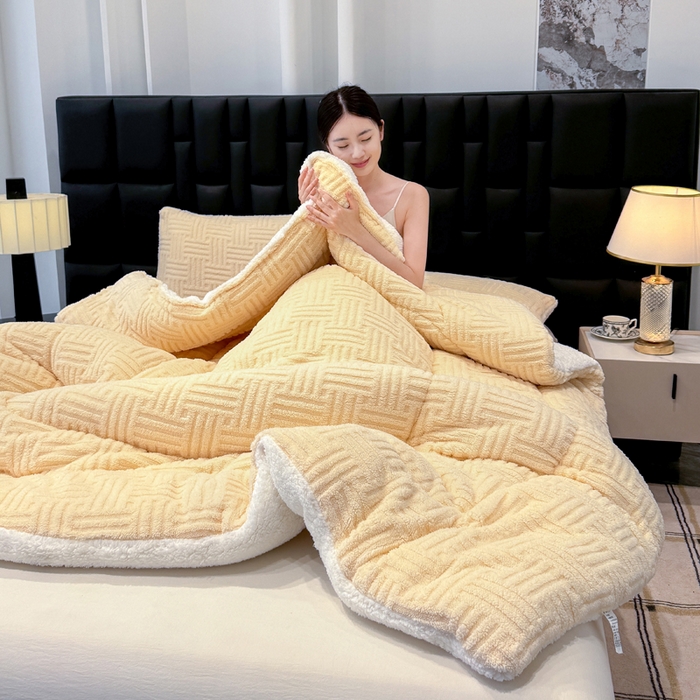 91家纺网 家纺一手货源 找家纺 蓝冰家纺 2025新款塔芙绒提花冬被被子被芯 米黄色