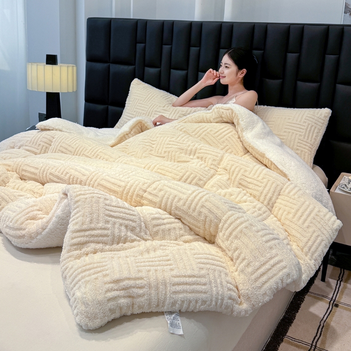 91家纺网 家纺一手货源 找家纺 蓝冰家纺 2025新款塔芙绒提花冬被被子被芯 米白色