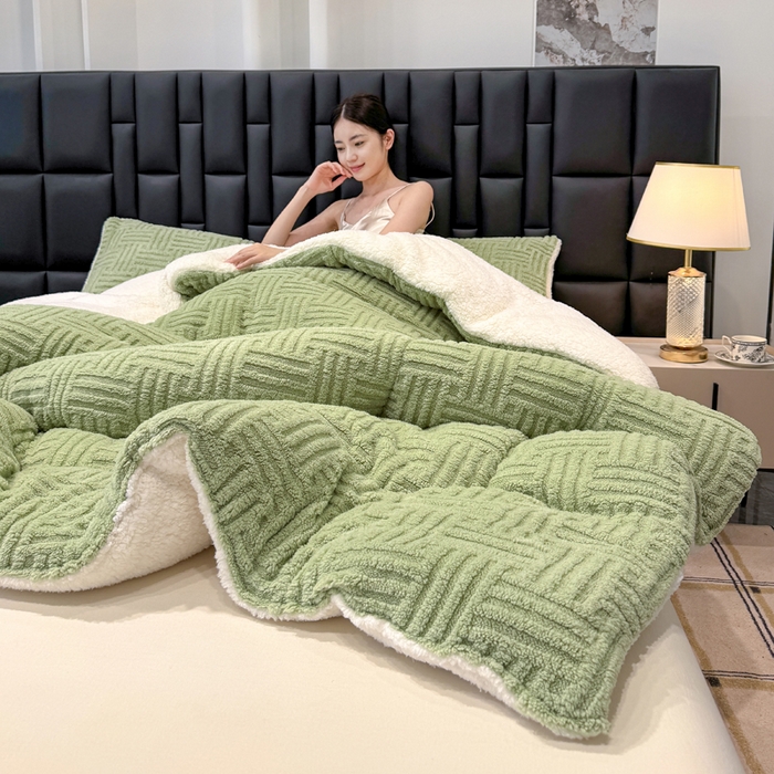 91家纺网 家纺一手货源 找家纺 蓝冰家纺 2025新款塔芙绒提花冬被被子被芯 草绿色