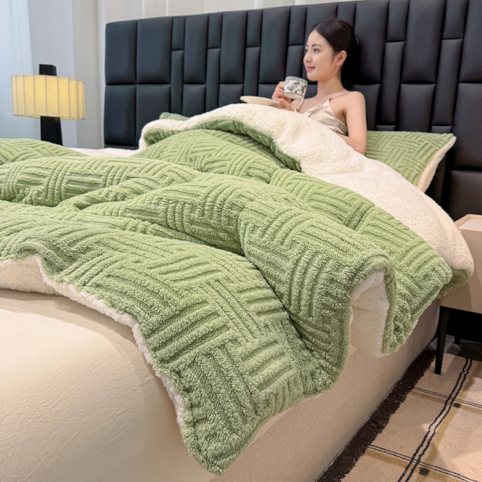 91家纺网 家纺一手货源 找家纺 蓝冰家纺 2025新款塔芙绒提花冬被被子被芯 草绿色