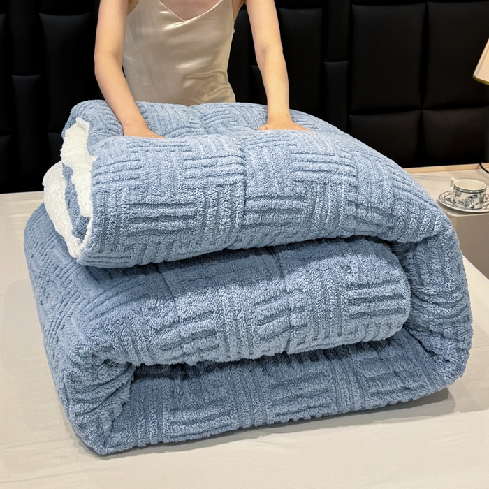 91家纺网 家纺一手货源 找家纺 蓝冰家纺 2025新款塔芙绒提花冬被被子被芯 雾曼蓝