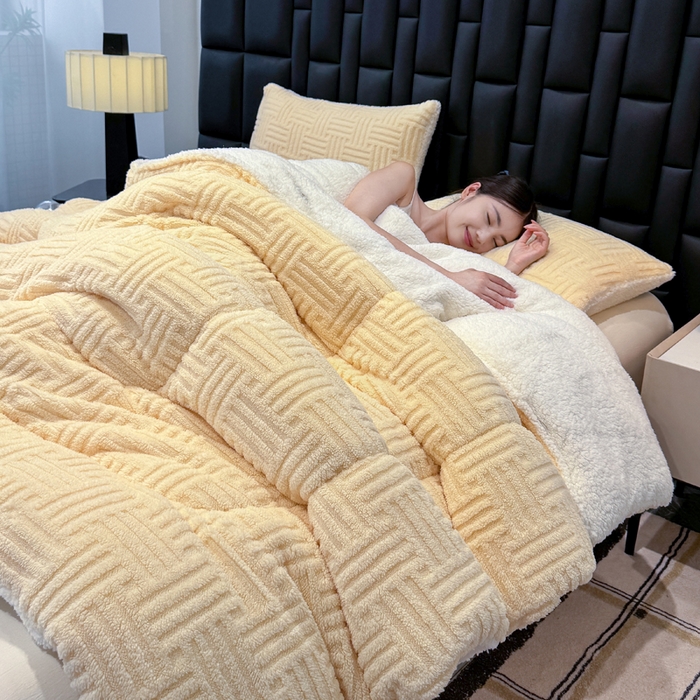 91家纺网 家纺一手货源 找家纺 蓝冰家纺 2025新款塔芙绒提花冬被被子被芯 米黄色