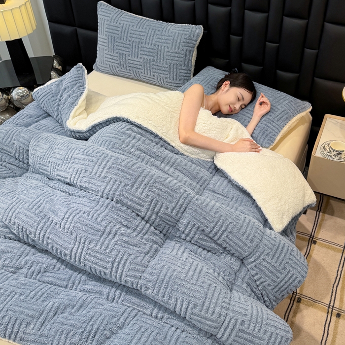 91家纺网 家纺一手货源 找家纺 蓝冰家纺 2025新款塔芙绒提花冬被被子被芯 雾曼蓝