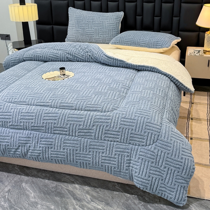 91家纺网 家纺一手货源 找家纺 蓝冰家纺 2025新款塔芙绒提花冬被被子被芯 雾曼蓝