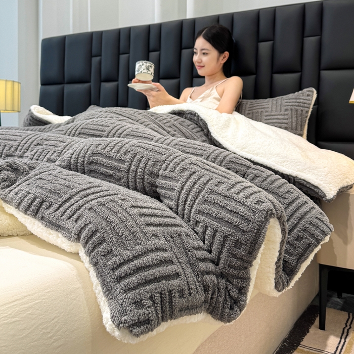 91家纺网 家纺一手货源 找家纺 蓝冰家纺 2025新款塔芙绒提花冬被被子被芯 卡灰色