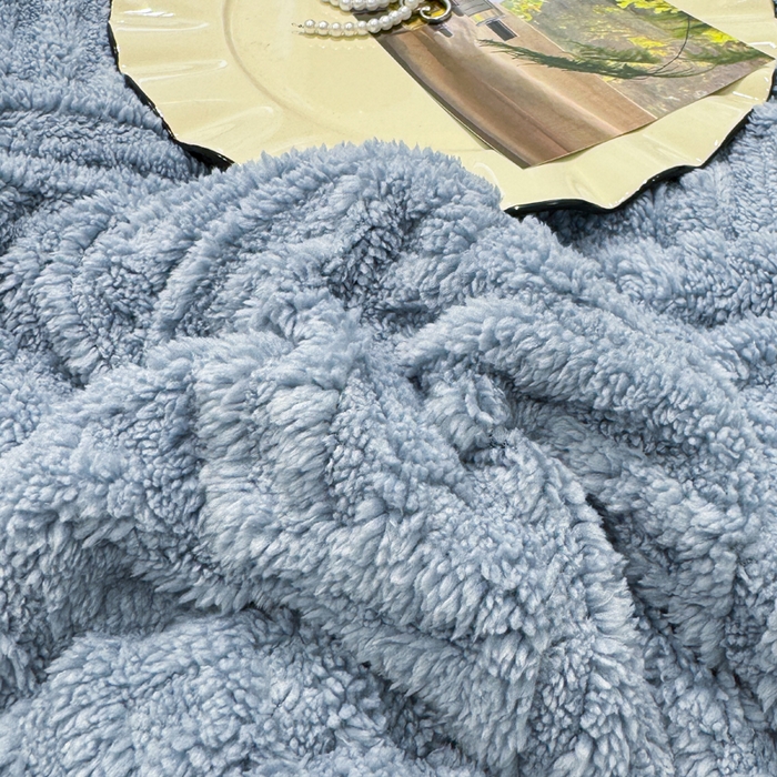 91家纺网 家纺一手货源 找家纺 蓝冰家纺 2025新款塔芙绒提花冬被被子被芯 雾曼蓝