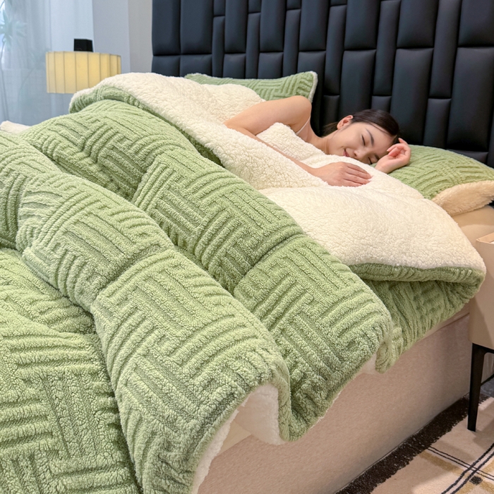 91家纺网 家纺一手货源 找家纺 蓝冰家纺 2025新款塔芙绒提花冬被被子被芯 草绿色