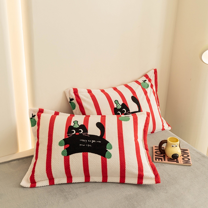 91家纺网 家纺一手货源 找家纺 （总）倾慕家纺 2025新款立体菠萝格印花单枕套,红黑猫,个性灰,黄小花,考拉狗,罗马格,米粒乐园,牛奶咖啡,挪威粉,挪威灰,挪威蓝,七彩小兔,英伦横条,自由粉,自由蓝,自由绿